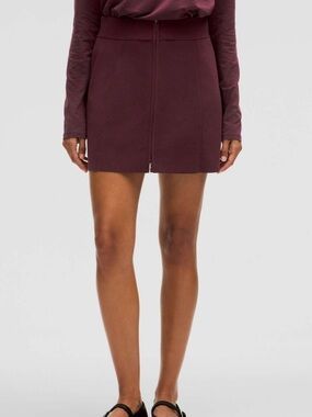 Lululemon Ribbed-Knit Mini Skirt
Garnet